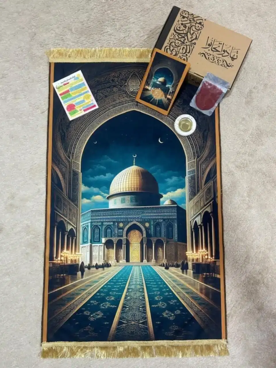 Coffret Ramadan composé d'un ensemble de tapis de prière - D'un Coran - D'un chapelet - D'un brûle-encens
